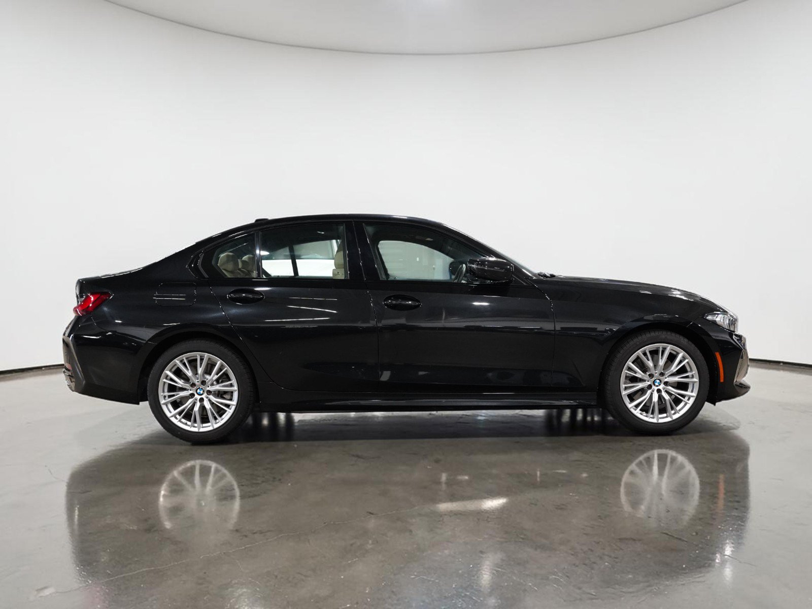 Used 2023 BMW 330i xDrive Sedan w/ Premium Package AWD/4WD image 5