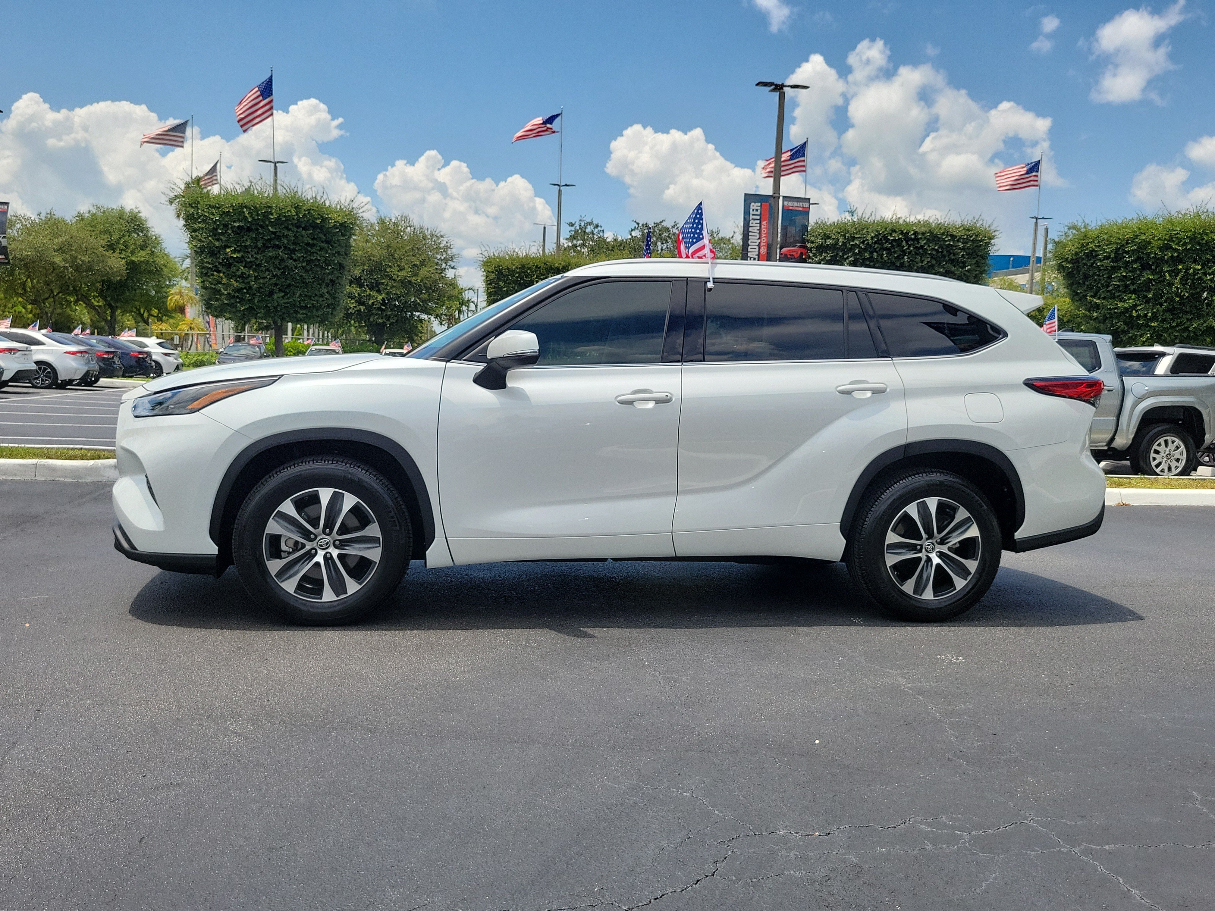 Used 2022 Toyota Highlander XLE FWD image 7
