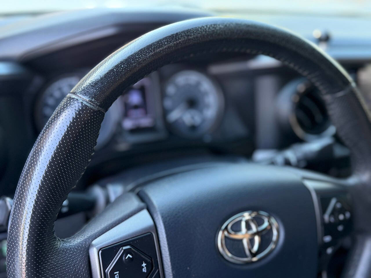 Used 2020 Toyota Tacoma TRD Off-Road w/ Technology Package AWD/4WD image 87