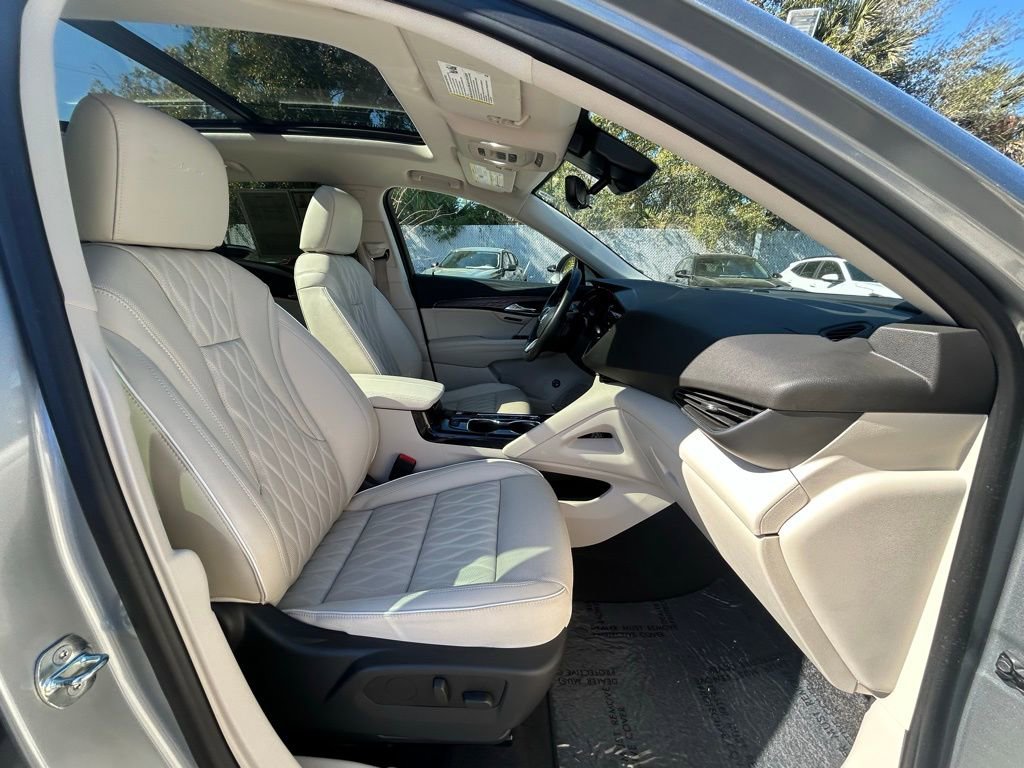 Used 2023 Buick Envision Avenir image 23