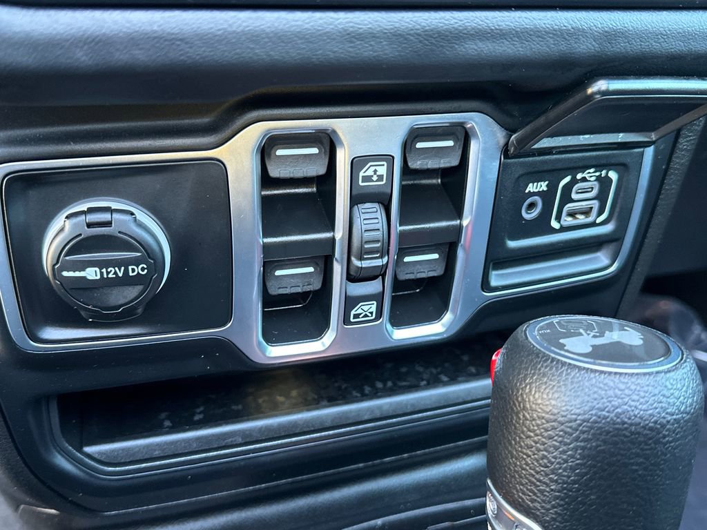 Used 2025 Jeep Wrangler Unlimited Sahara w/ Safety Group image 31