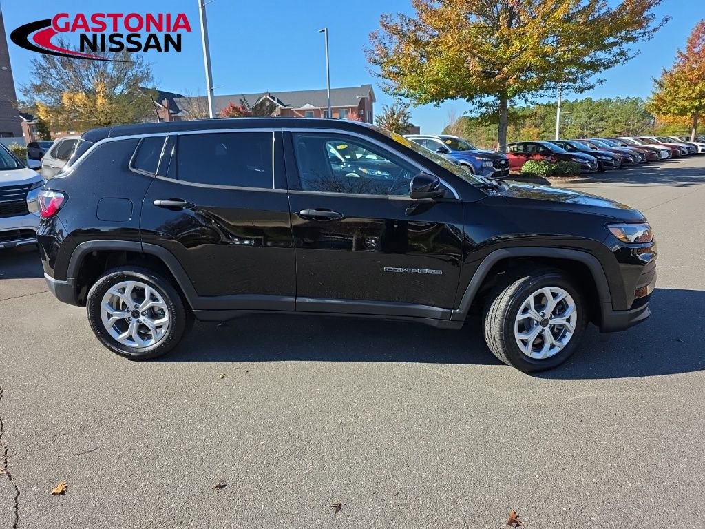 Used 2025 Jeep Compass Sport image 9