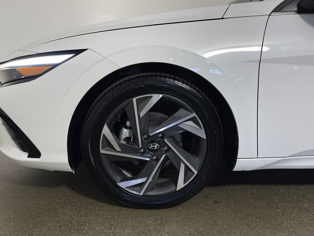 Certified 2025 Hyundai Elantra SEL FWD image 11