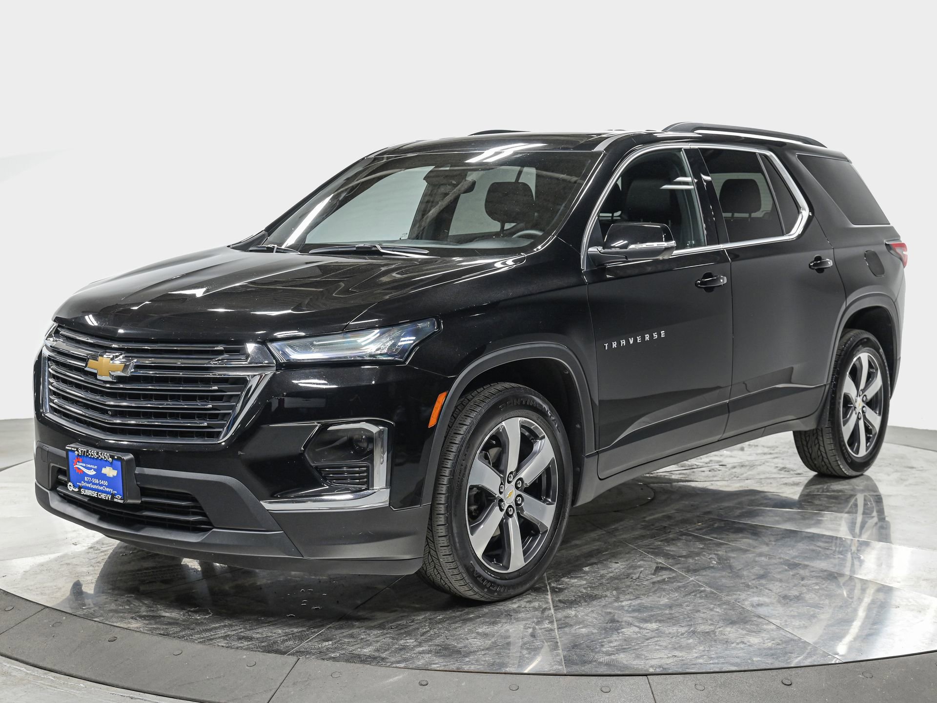 Used 2023 Chevrolet Traverse LT w/ LT Premium Package AWD/4WD image 1