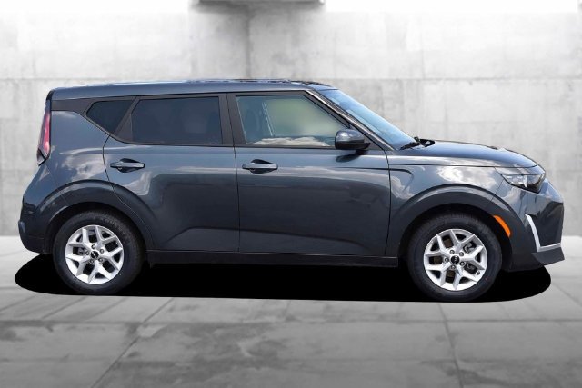 Used 2025 Kia Soul LX w/ LX Technology Package FWD image 5