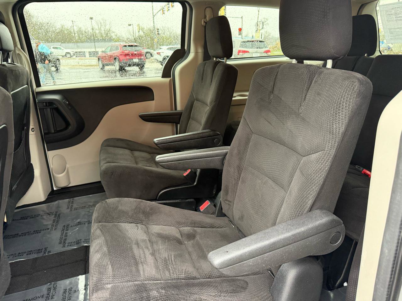 Used 2014 Dodge Grand Caravan SXT w/ Rear Park Assist Package image 13