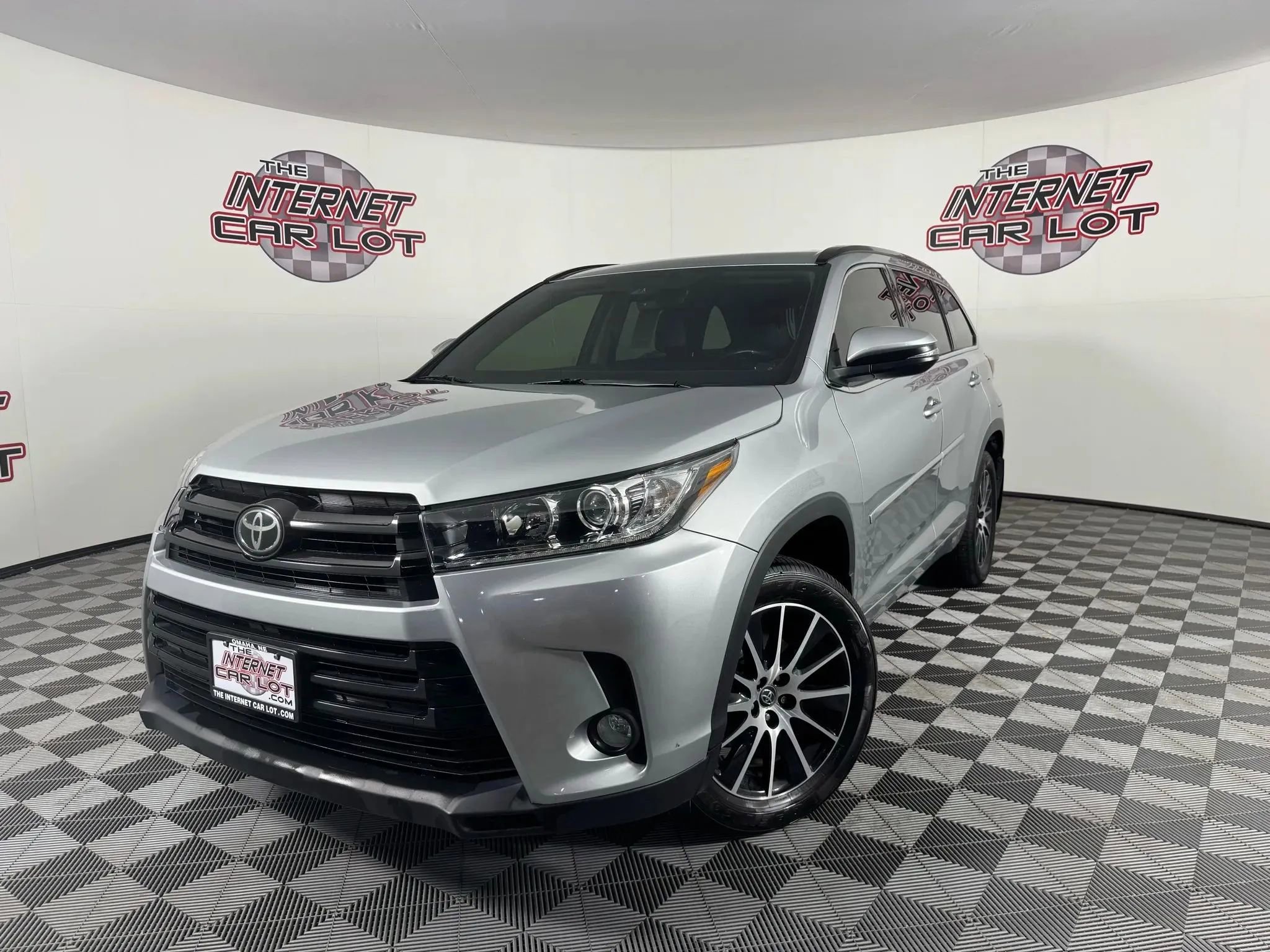 Used 2017 Toyota Highlander SE