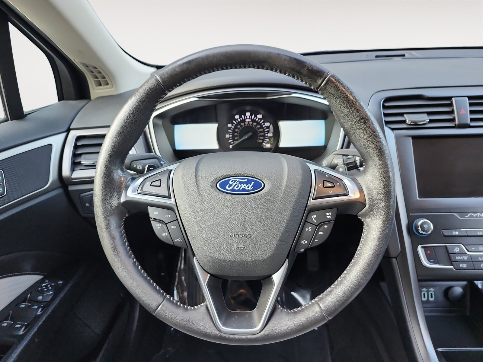 Used 2019 Ford Fusion SE w/ Equipment Group 151A FWD image 12