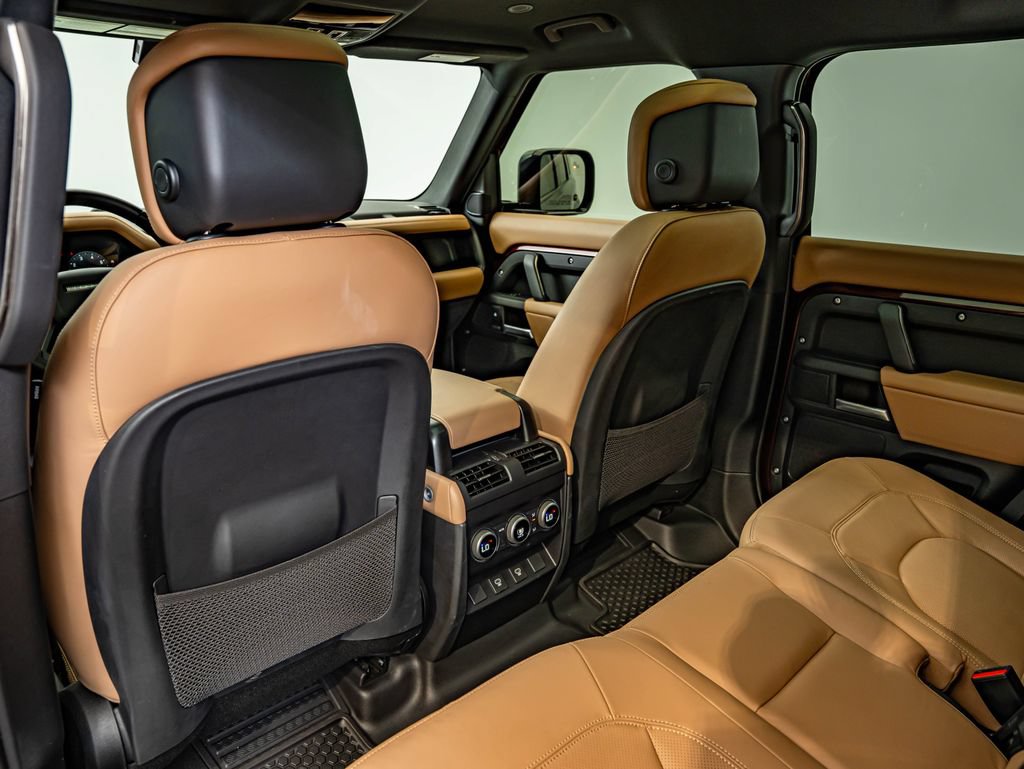 Used 2025 Land Rover Defender 130 X-Dynamic SE AWD/4WD image 36