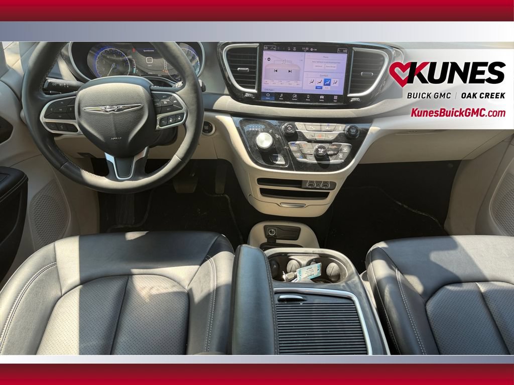 Used 2024 Chrysler Pacifica Touring-L FWD image 25