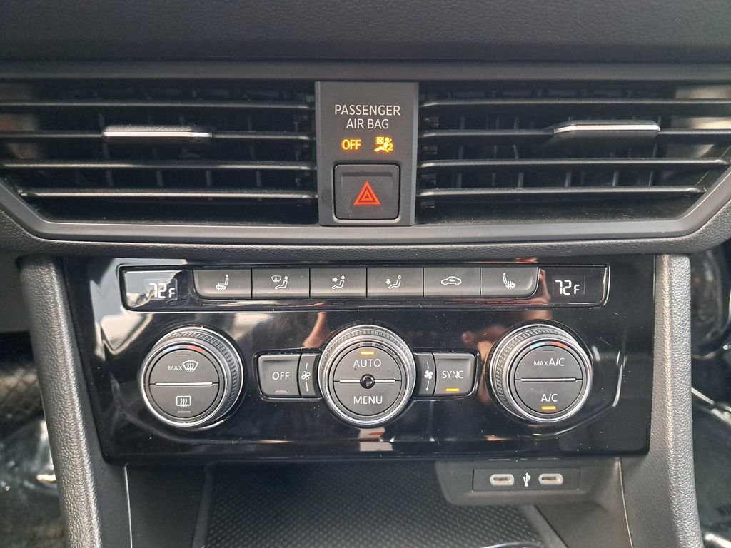 Used 2024 Volkswagen Jetta SE image 23