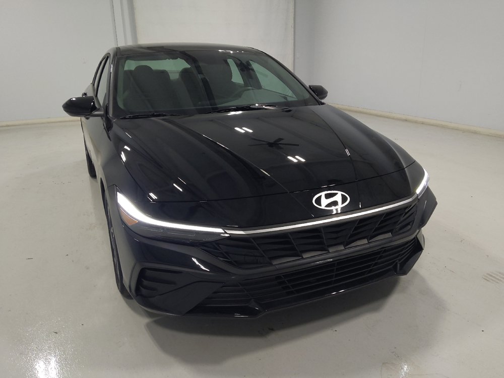 Used 2025 Hyundai Elantra Sport FWD image 14