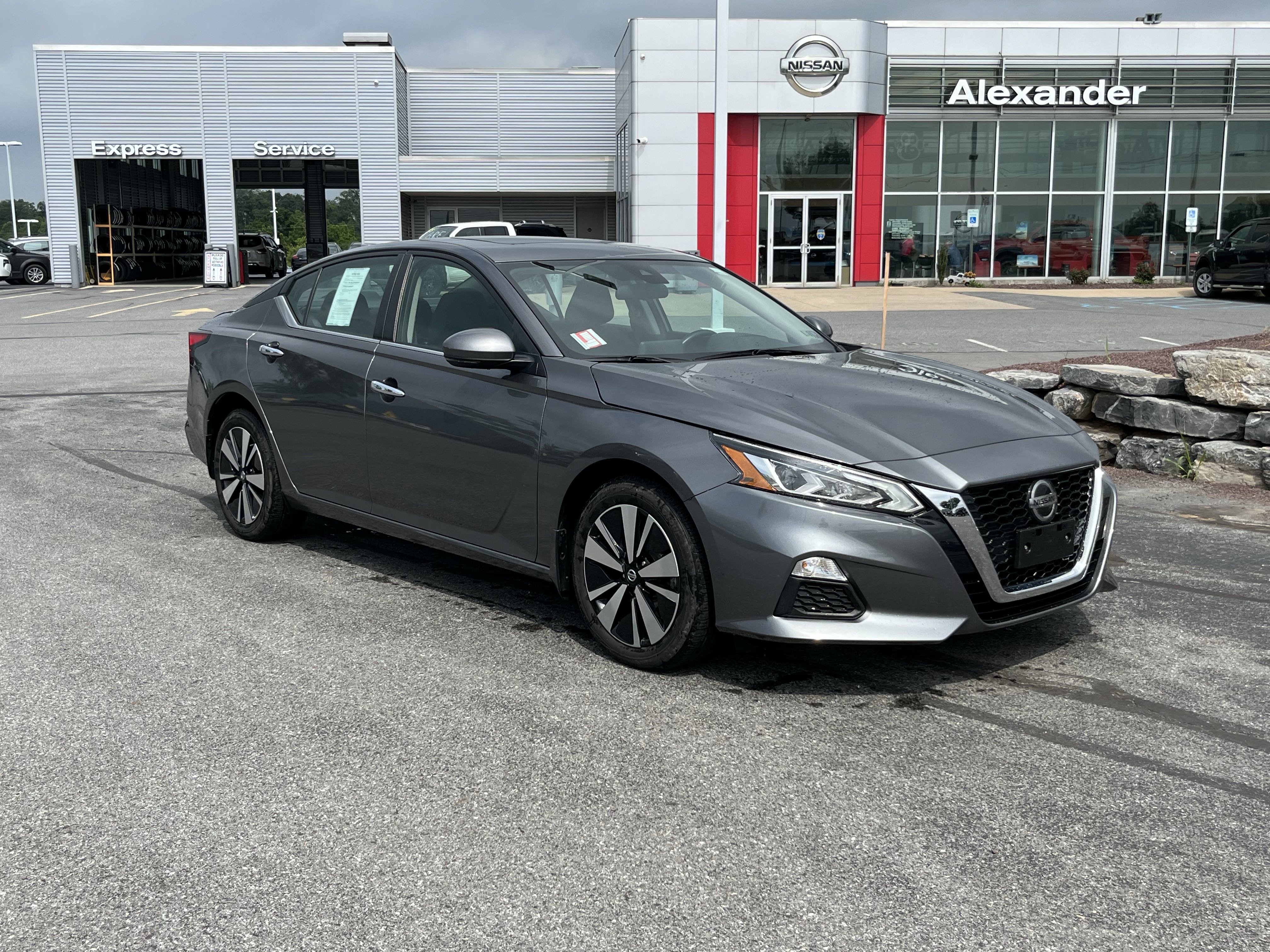 Used 2022 Nissan Altima 2.5 SV w/ SV Premium Package