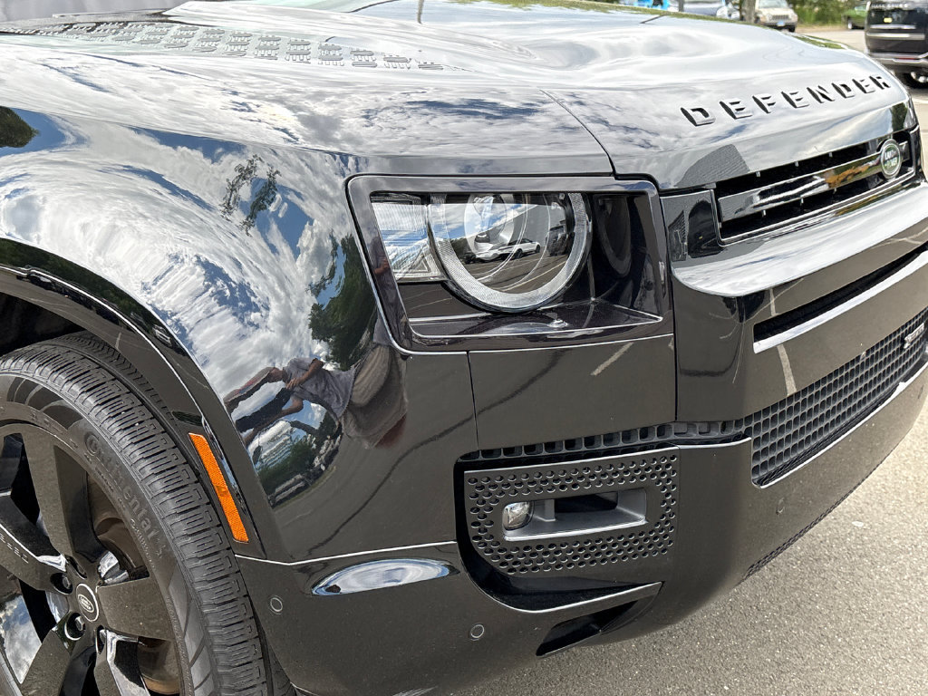 Certified 2023 Land Rover Defender 130 X-Dynamic SE AWD/4WD image 8