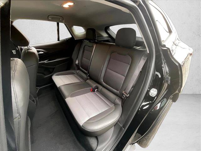 Used 2025 Chevrolet Trax LT FWD image 28