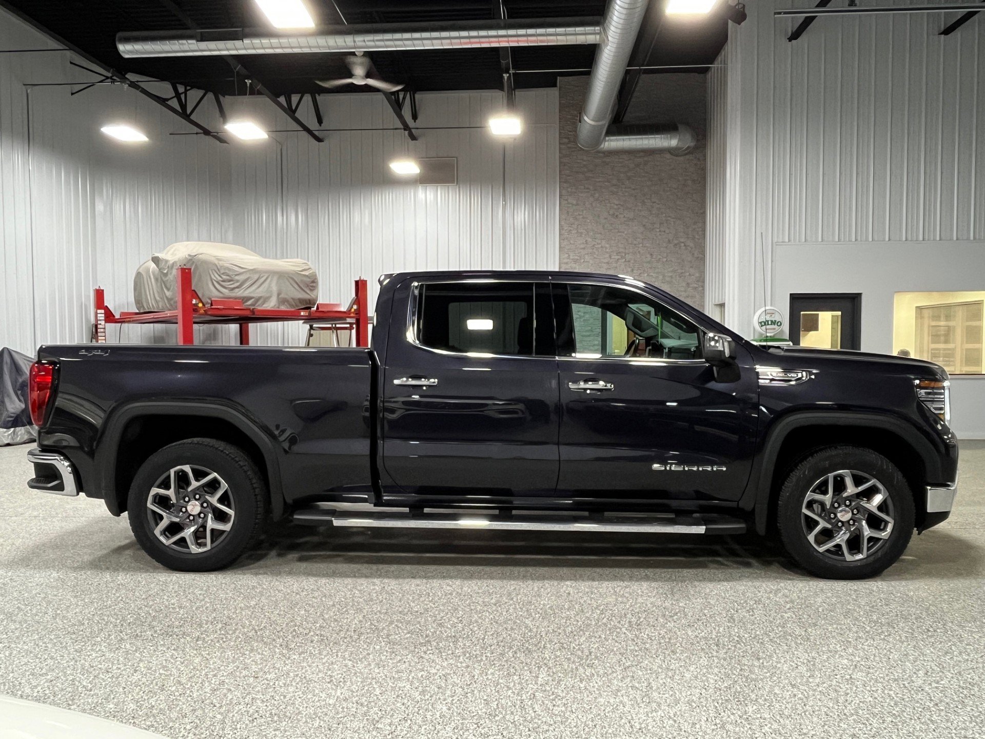 Certified 2022 GMC Sierra 1500 SLT w/ SLT Premium Plus Package image 7