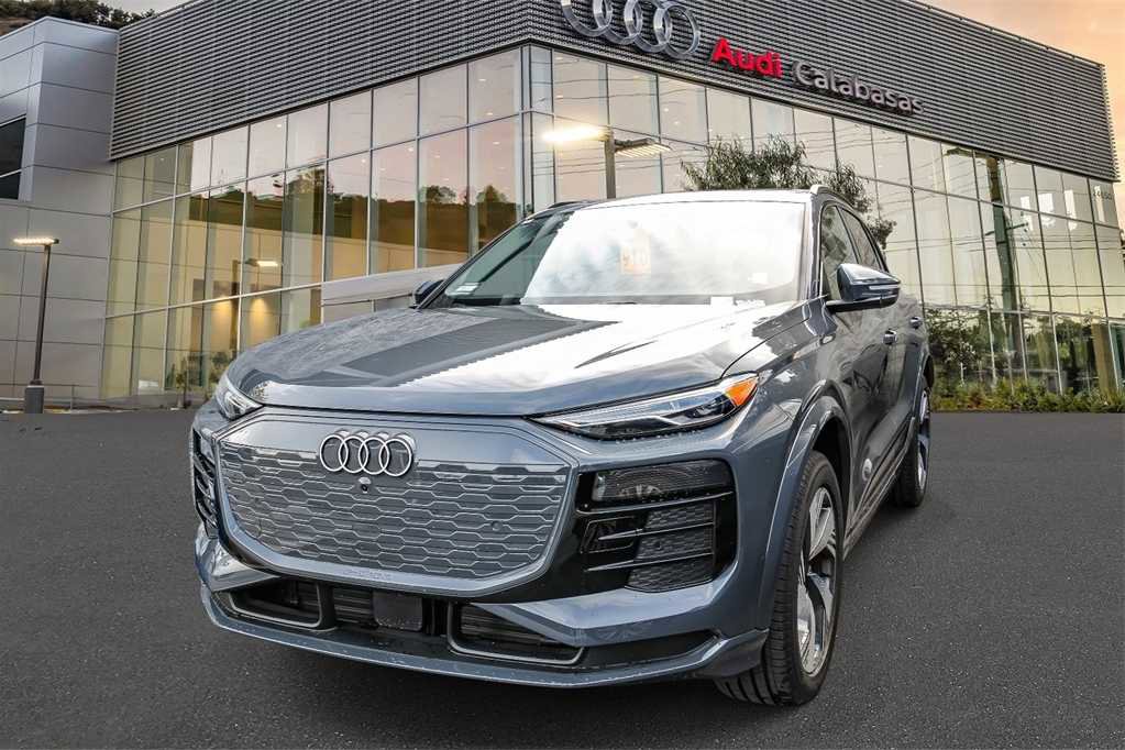 Used 2025 Audi Q6 e-tron Premium w/ Convenience Package