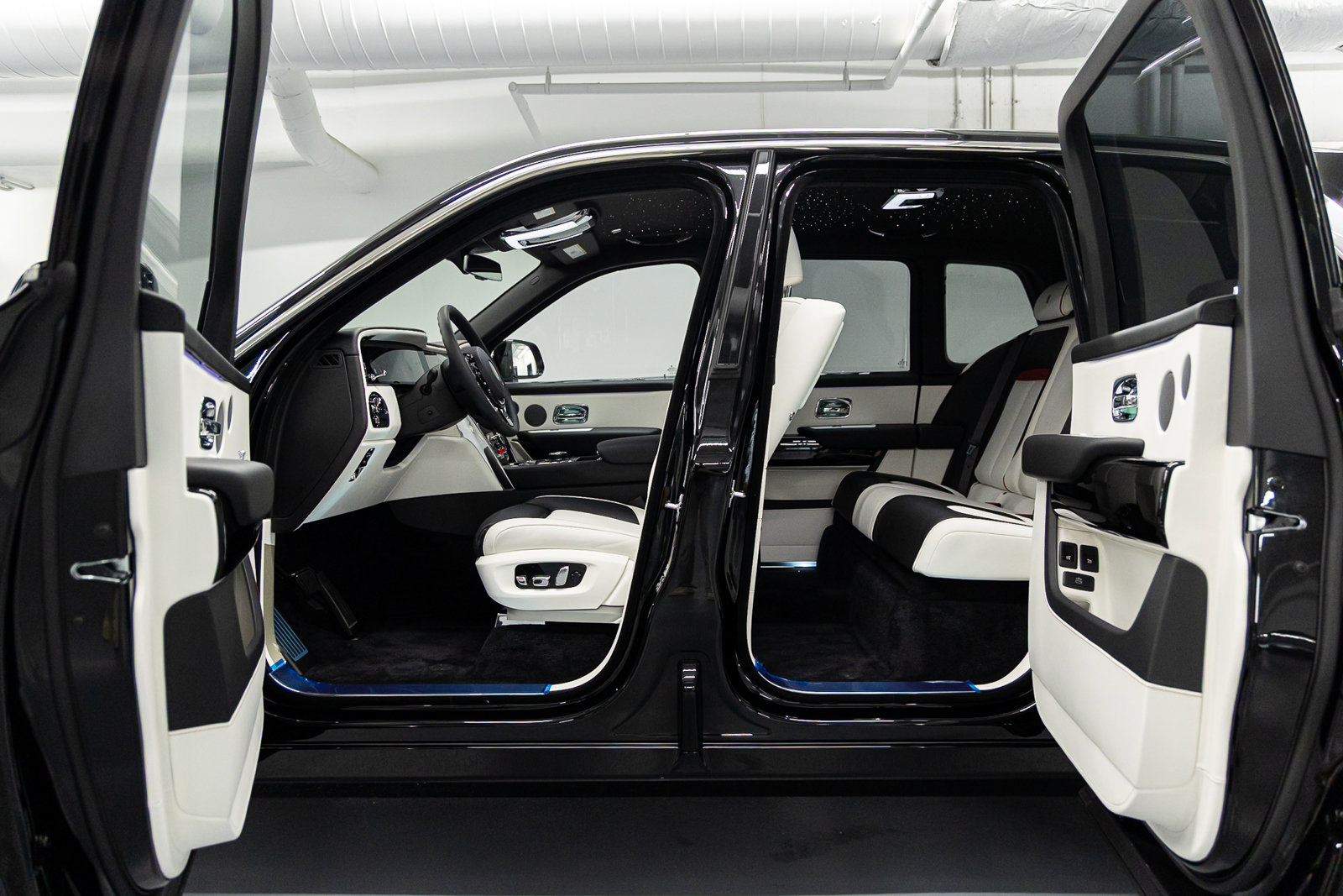 New 2026 Rolls-Royce Cullinan AWD/4WD image 30