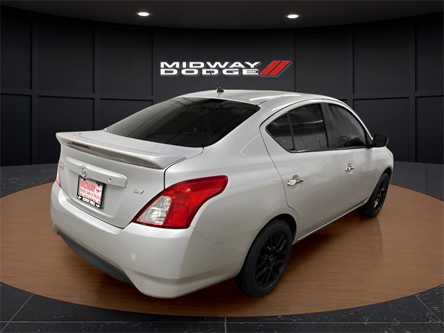 Used 2019 Nissan Versa SV image 4