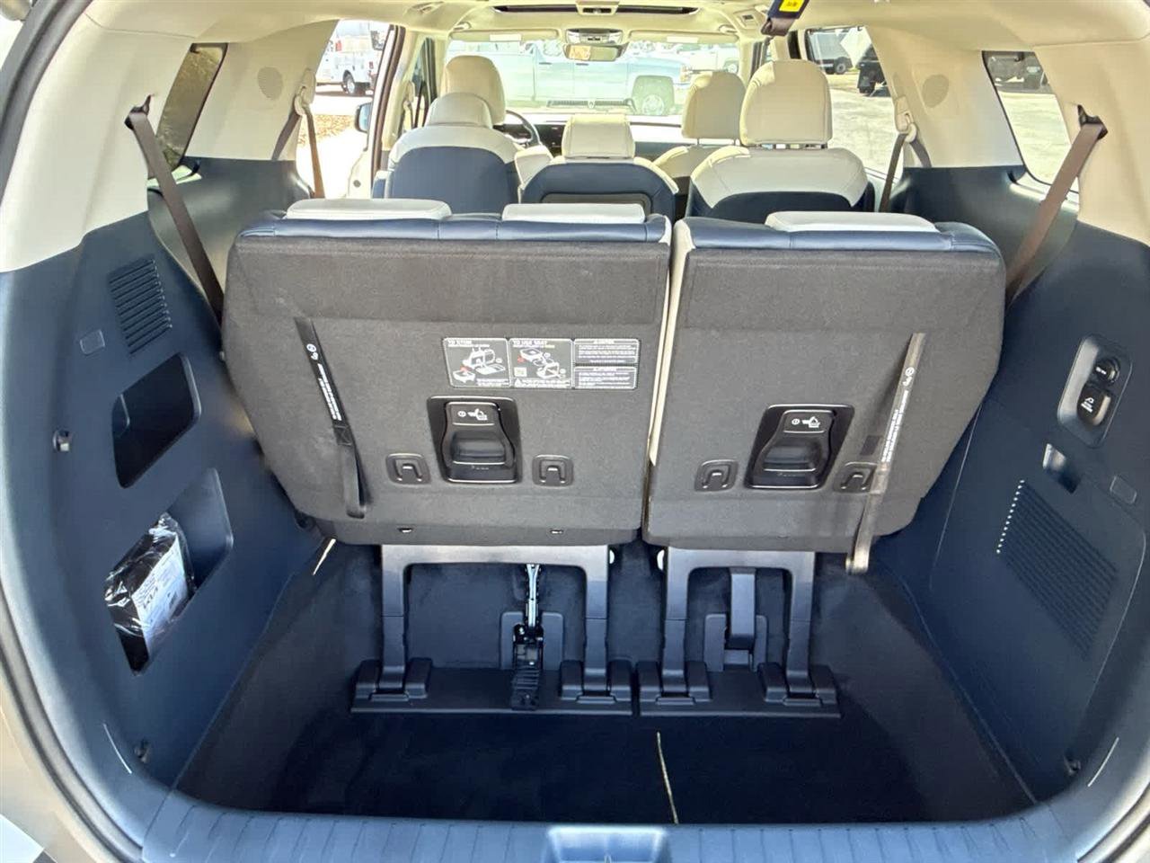Used 2026 Kia Carnival SX image 26