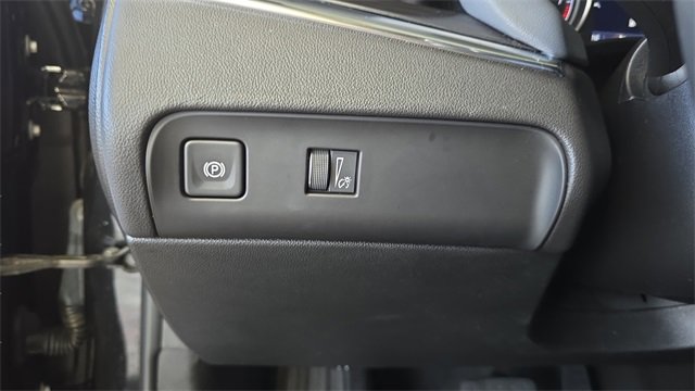 Used 2023 Buick Enclave Essence w/ LPO, Touring Package image 22