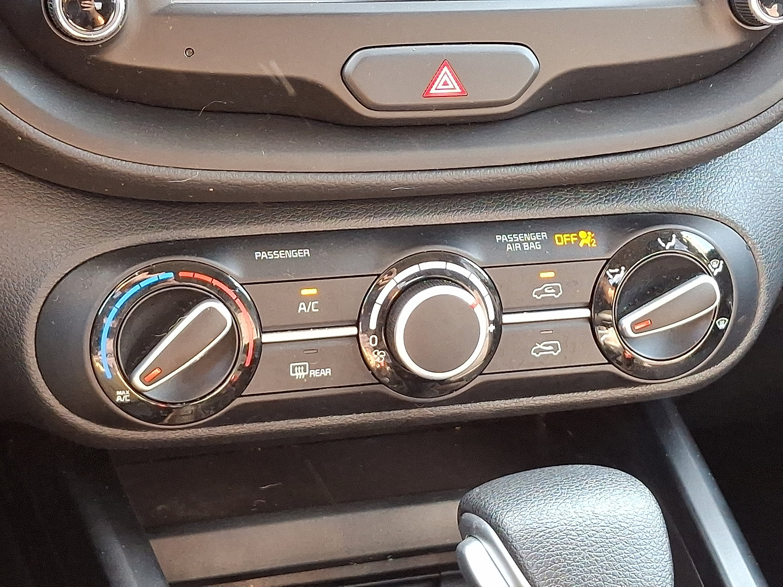 Used 2025 Kia Soul LX w/ LX Technology Package FWD image 15