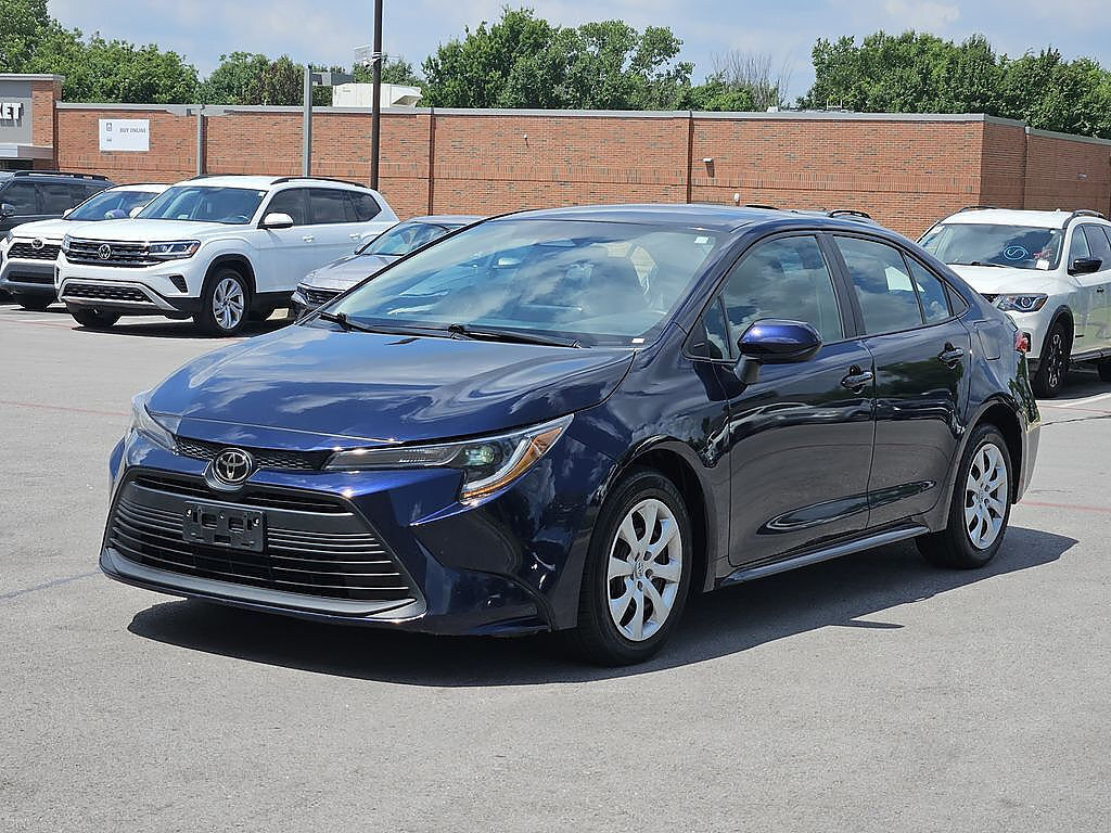 Used 2024 Toyota Corolla LE FWD image 2
