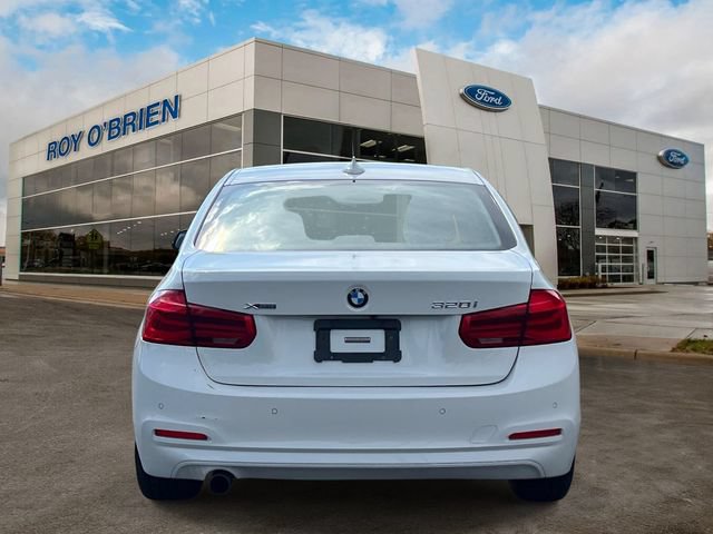 Used 2016 BMW 320i xDrive Sedan AWD/4WD image 4