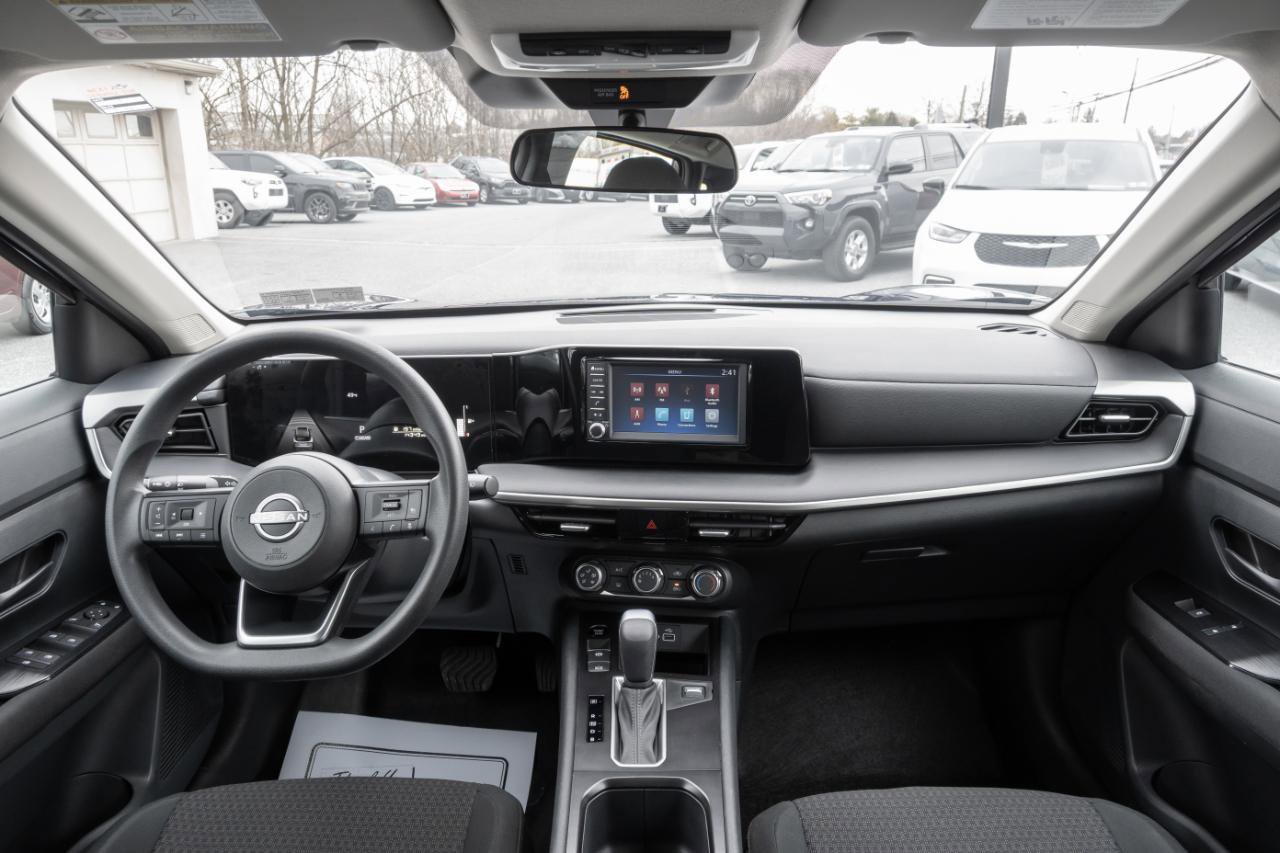 Used 2025 Nissan Kicks S w/ Charging Package FWD image 2