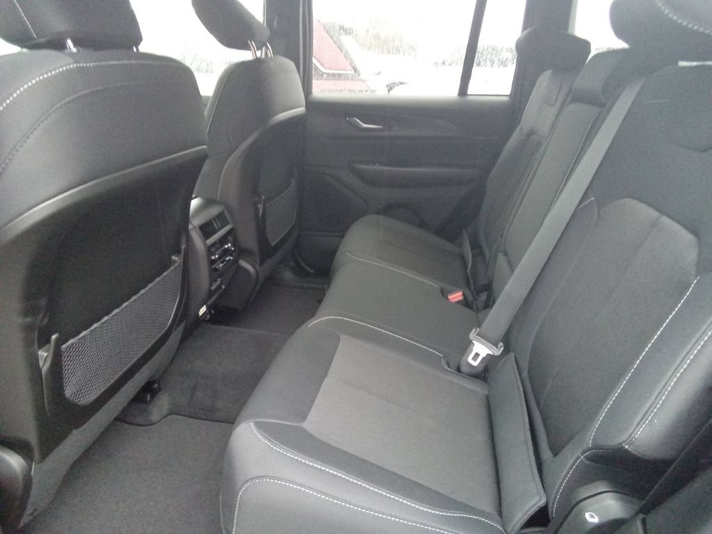 New 2026 Jeep Grand Cherokee Laredo X AWD/4WD image 24