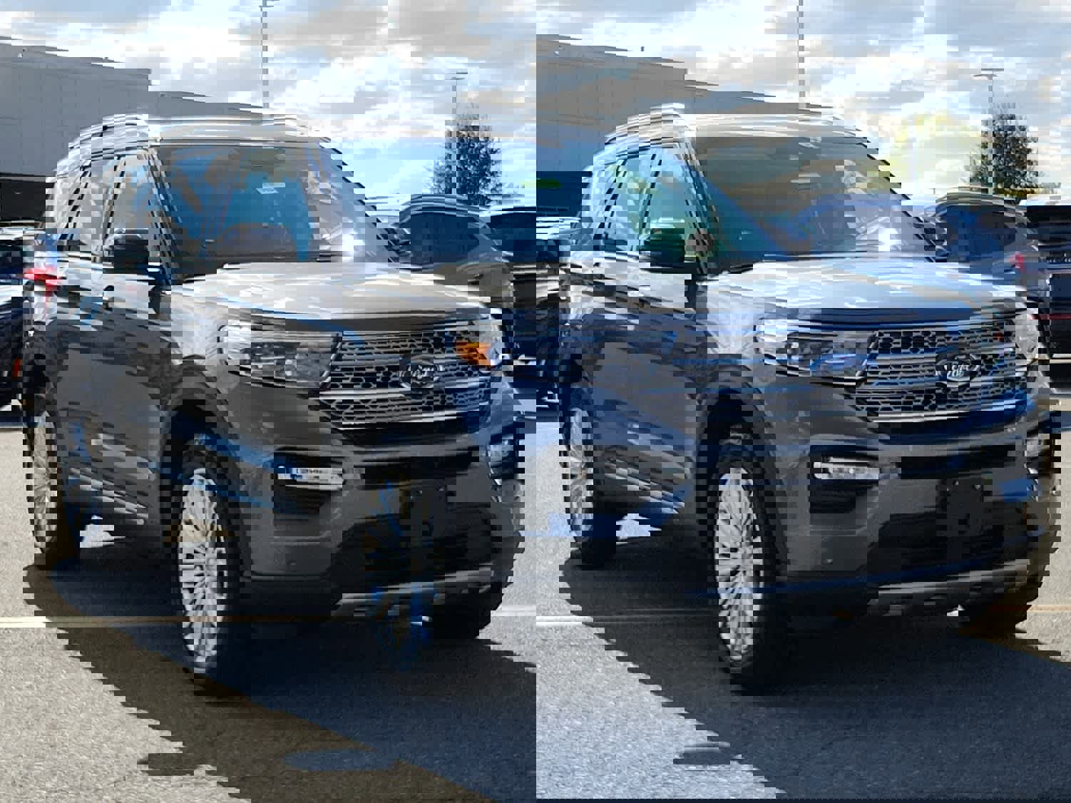 Used 2023 Ford Explorer Limited w/ Hybrid Equipment Group 310A image 2