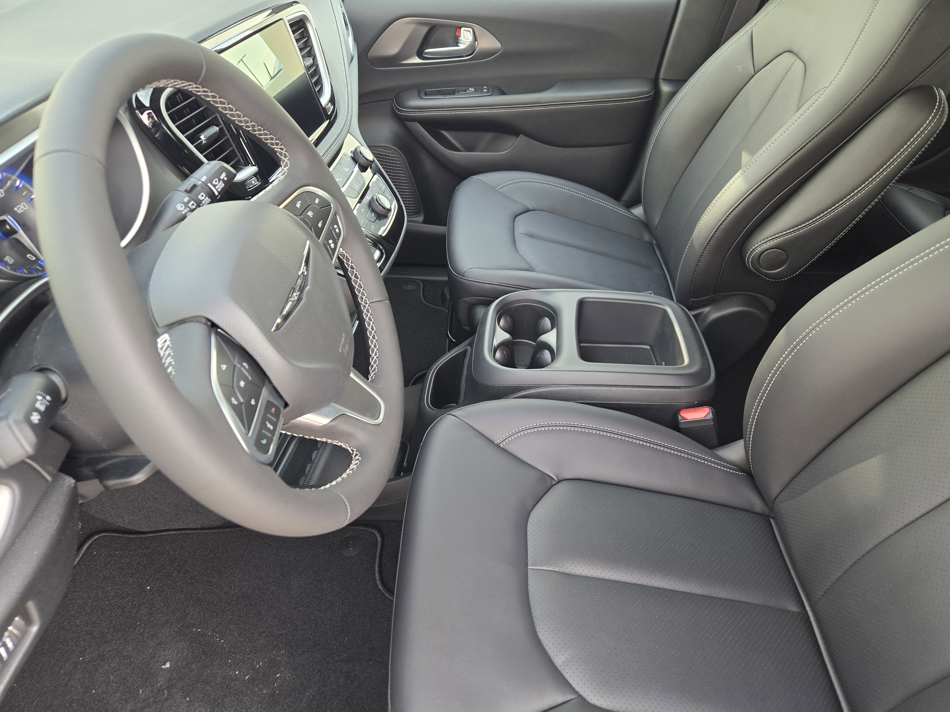 New 2026 Chrysler Pacifica Select image 10