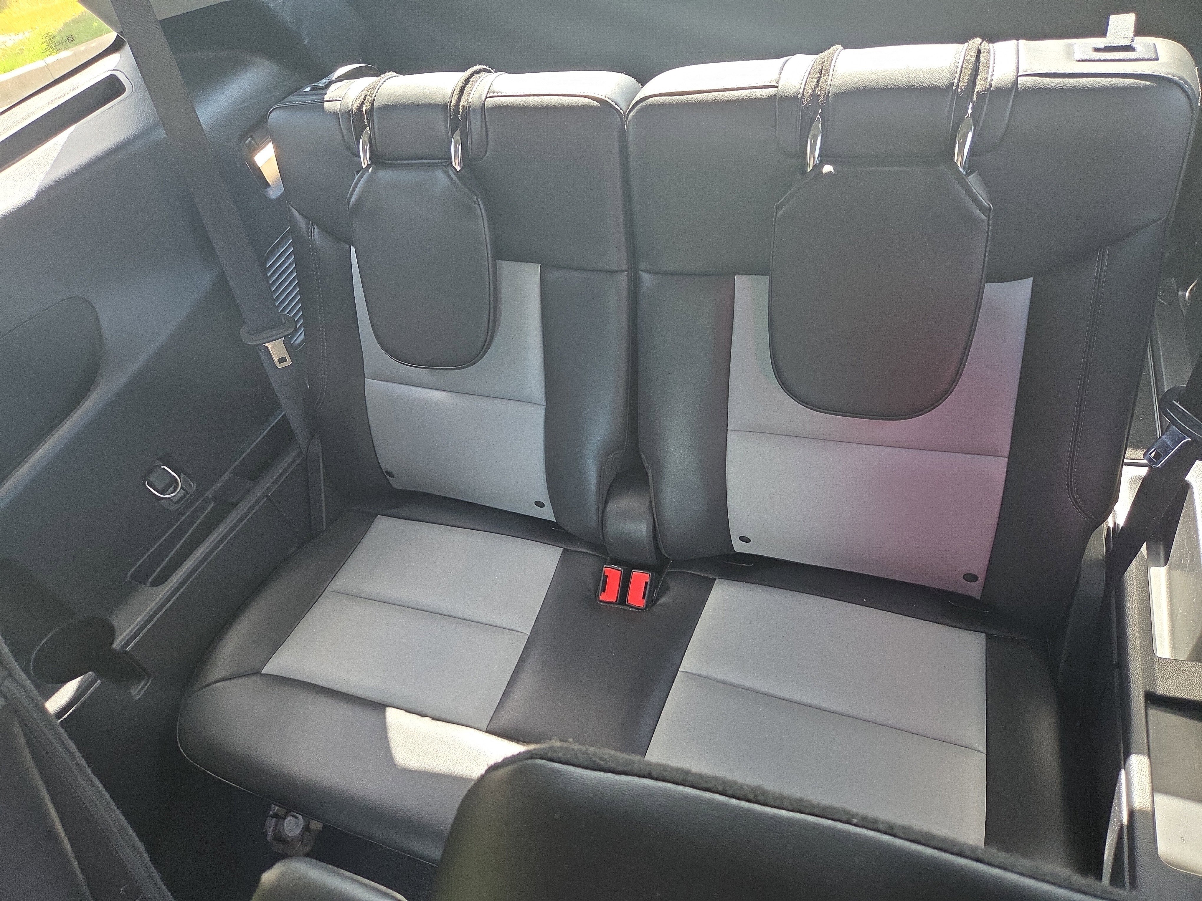 Used 2022 Ford Explorer XLT w/ Equipment Group 202A image 9