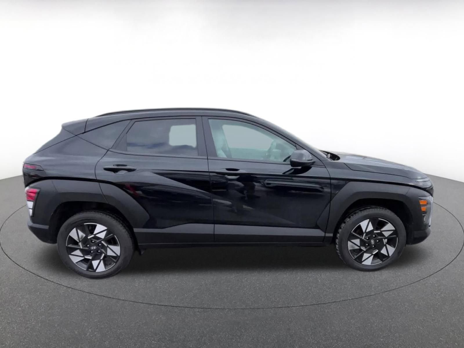 Used 2025 Hyundai Kona SEL image 16