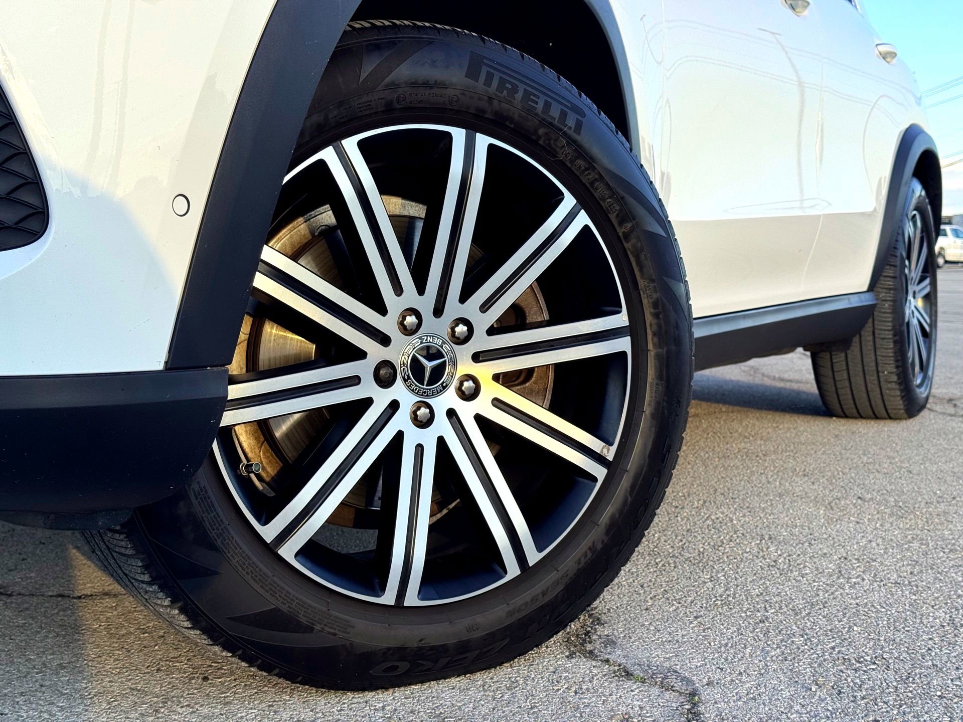 Used 2024 Mercedes-Benz GLE 350 4MATIC image 2