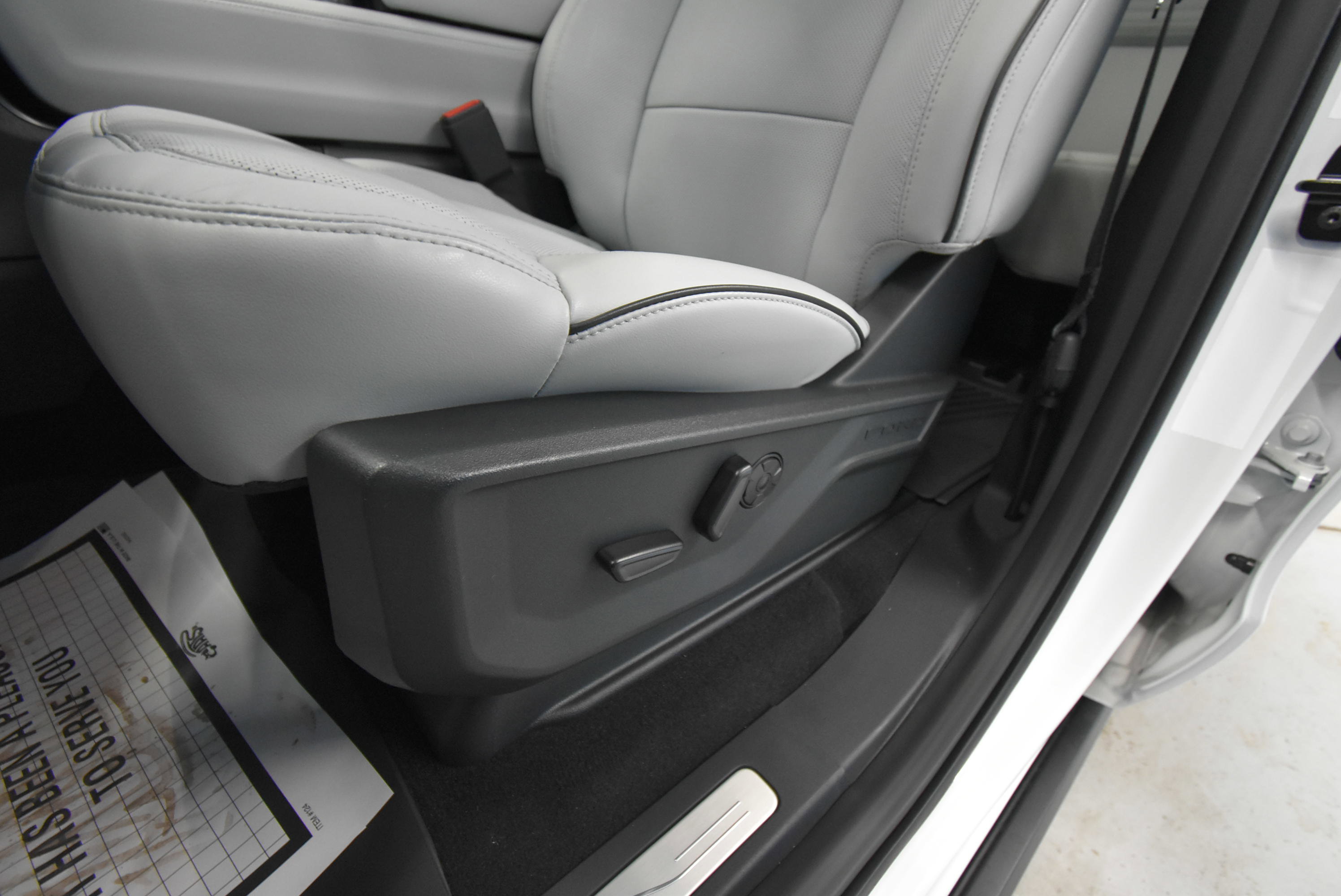 New 2026 Ford Expedition Max Platinum image 6