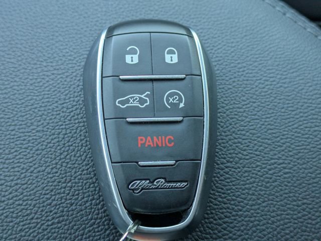 Used 2025 Alfa Romeo Giulia AWD w/ Veloce Package AWD image 37