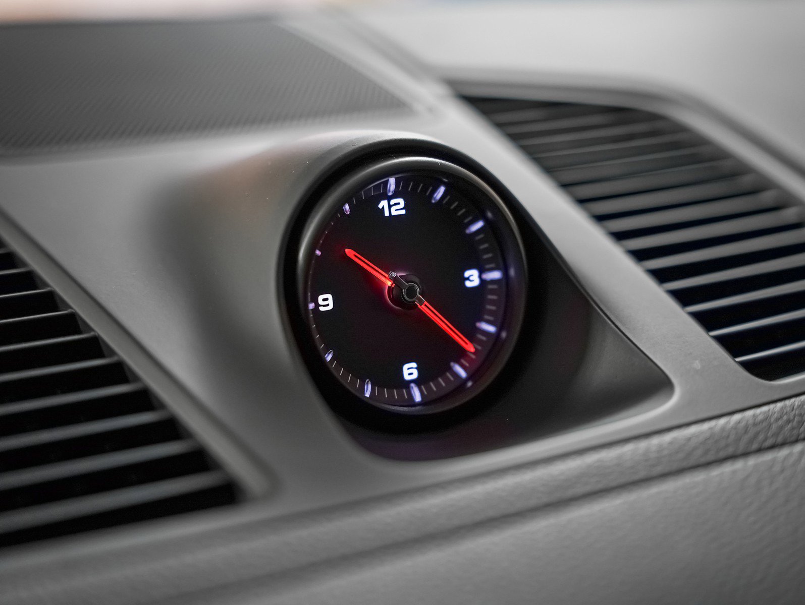 Certified 2022 Porsche Cayenne Platinum Edition w/ Premium Package Plus image 25