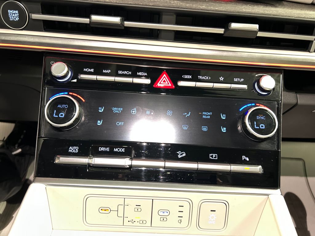 Used 2025 Hyundai Santa Fe Limited image 17