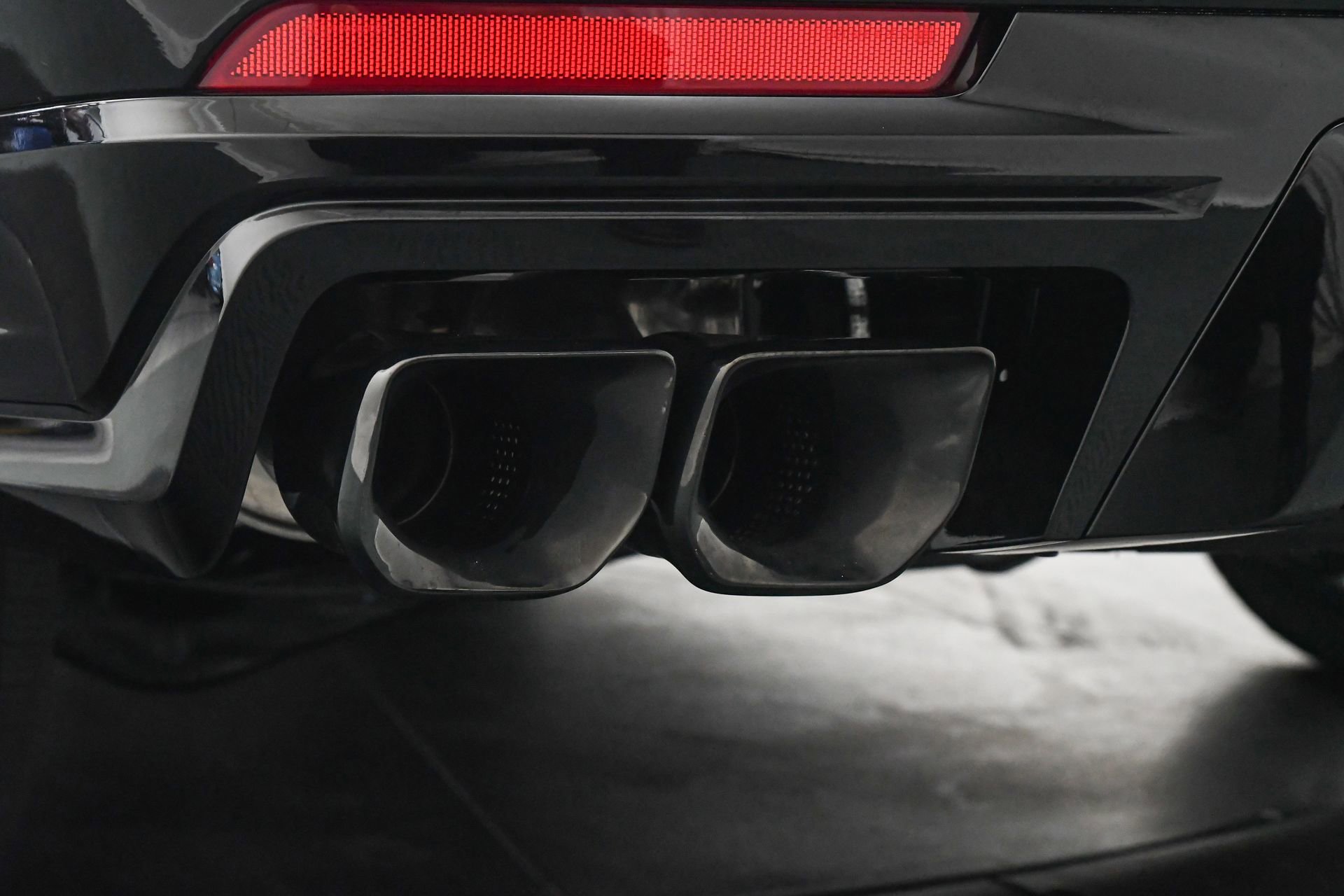 Used 2025 Cadillac Escalade V w/ LPO, ONYX Package image 28