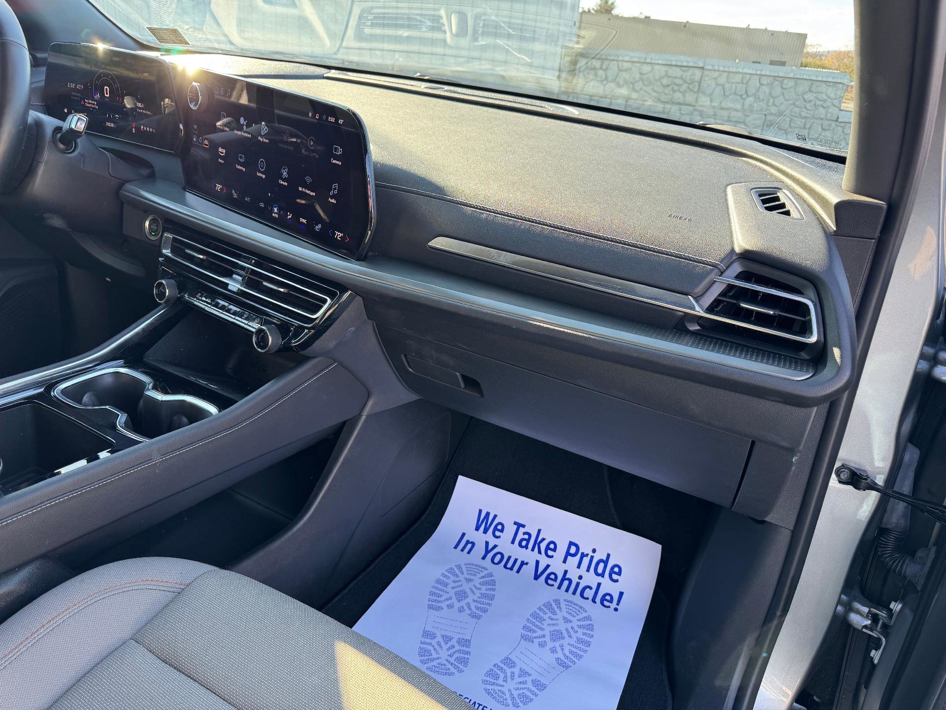 Used 2025 Chevrolet Traverse LT image 50