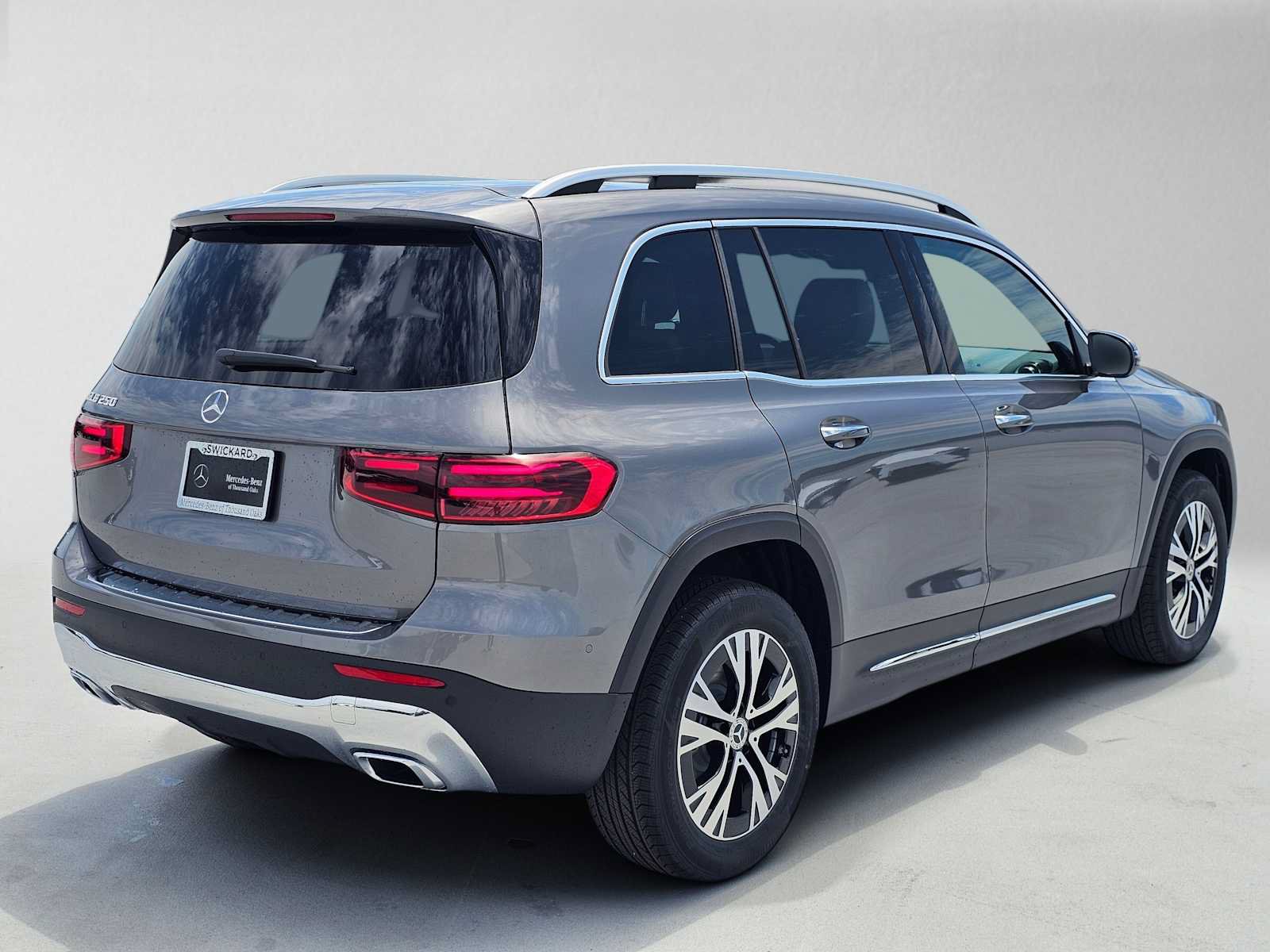 New 2026 Mercedes-Benz GLB 250 image 3