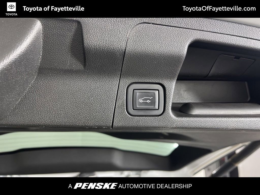 Used 2023 GMC Acadia Denali w/ Denali Ultimate Package FWD image 17