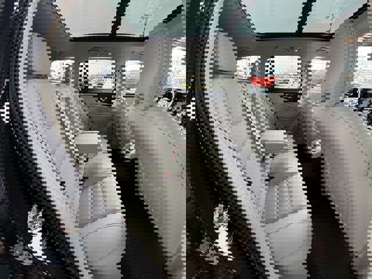 Used 2024 Volvo V60 B5 Cross Country Plus image 29