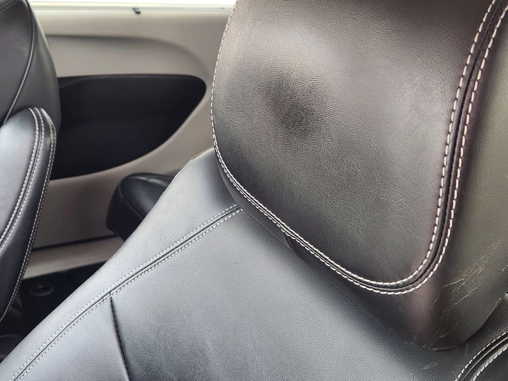 Used 2024 Chrysler Pacifica Touring-L image 16