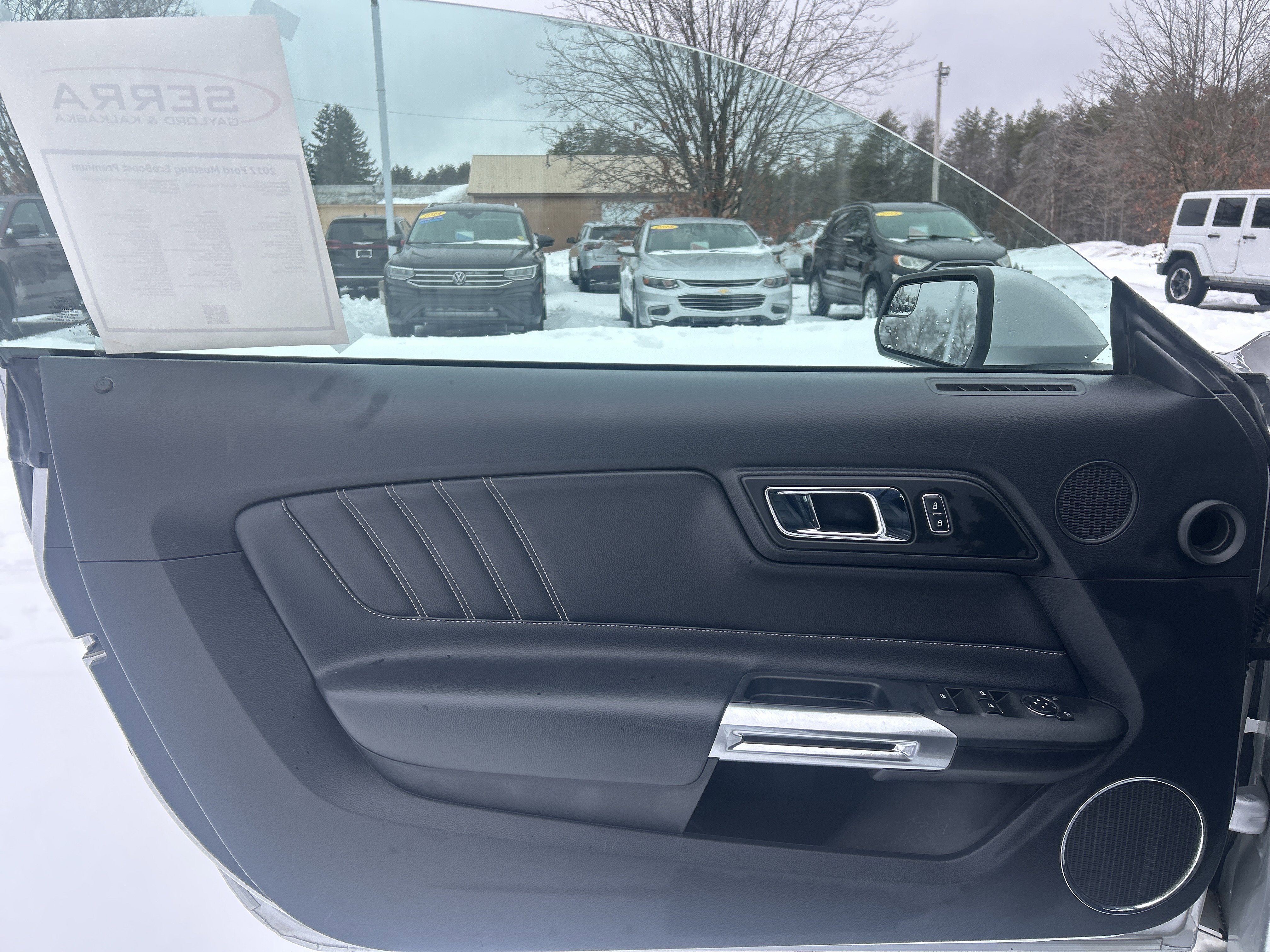Used 2017 Ford Mustang Premium image 12