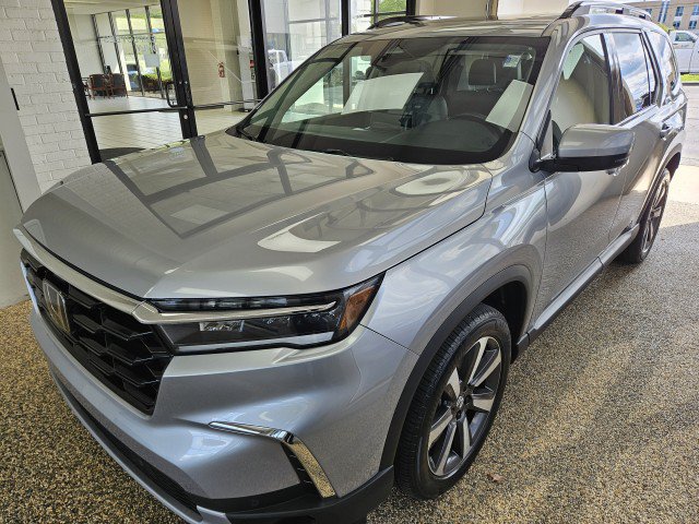 Used 2023 Honda Pilot Touring image 5