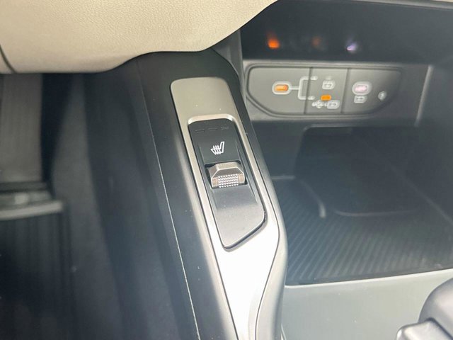 Used 2025 Kia Sorento S image 18