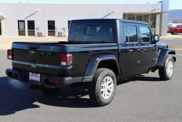 Used 2023 Jeep Gladiator Sport image 5