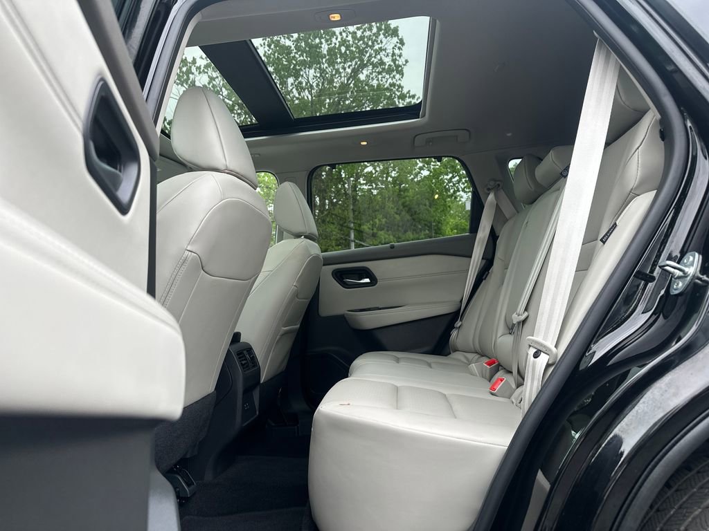 Used 2023 Nissan Rogue SV w/ SV Premium B Package AWD/4WD image 19
